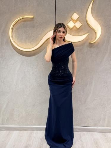 فستان سهرة كحلي شيفون وشبك لامع بكتف واحد | فستان...