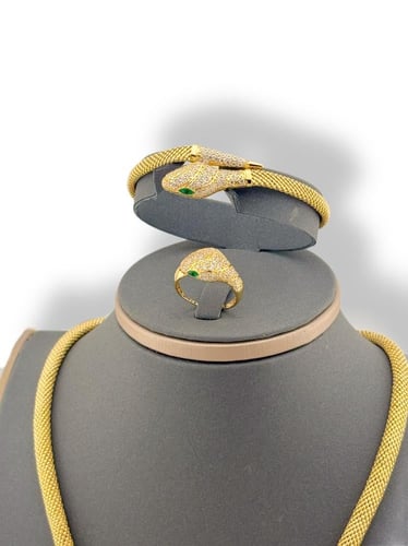 طقم snake راقي وأنيق