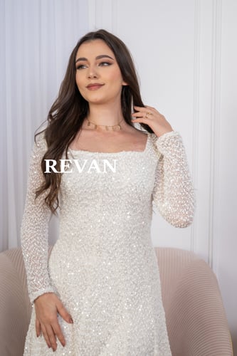 فستان فخم بلمسات براقة