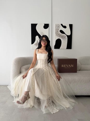 فستان عيد طويل فاخر بقصة كورسيه من ريڤــان