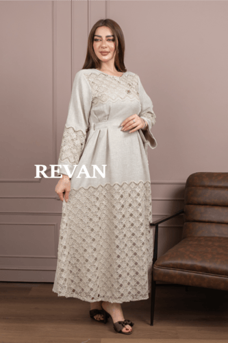 جلابية بتصميم كلاسيكي مع لمسات دانتيل راقية