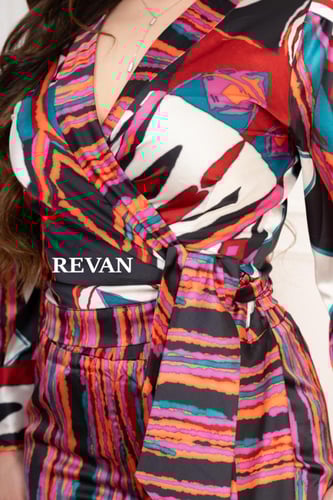 طقم انثوي راقي بالوان متداخلة من ريفان