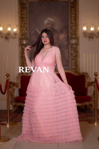 فستان تول بطبقات كسرات أنيقة وقصة واسعة