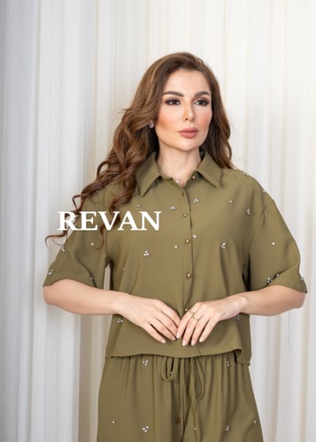 طقم أنيق بلمسات ناعمة لإطلالة كاجوال فخمة