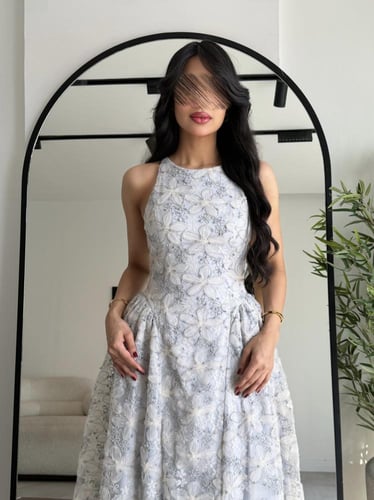 فستان عيد ميدي مزخرف بالورود من ريڤــان