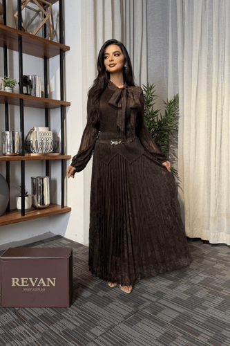 طقم عيد فاخر ببلوزة بفيونكة وتنورة بليسيه طويلة من...