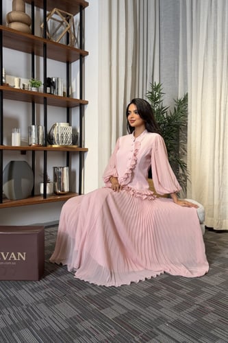 طقم عيد فاخر ببلوزة كريب وتنورة شيفون بليسيه طويلة...