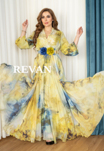 فستان ملكي بتصميم فاخر ولمسات راقية