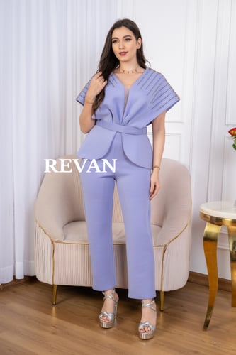 طقم أنيقة بتصميم عصري فاخر