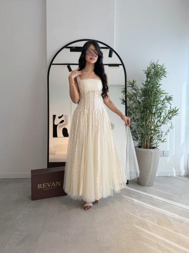 فستان عيد طويل فاخر بقصة كورسيه من ريڤــان