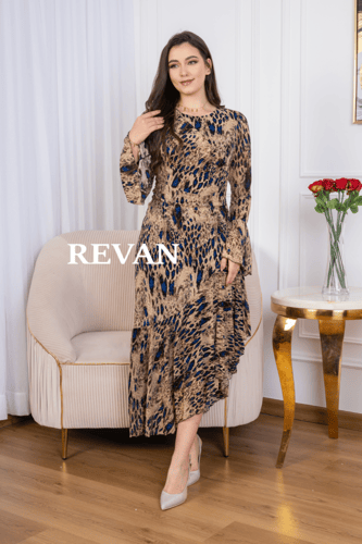 فستان بنقشة جريئة ولمسات فريدة