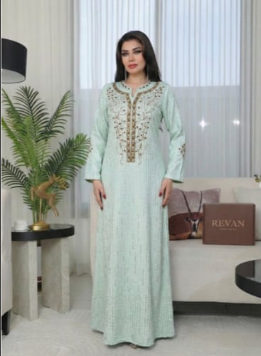 جلابية رمضانية مطرزة بتفاصيل ناعمة من ريڤــان