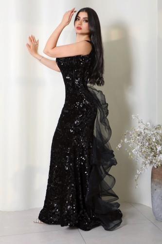 فستان سهرة بتطريز لامع وذيل فاخر من ريڤــان