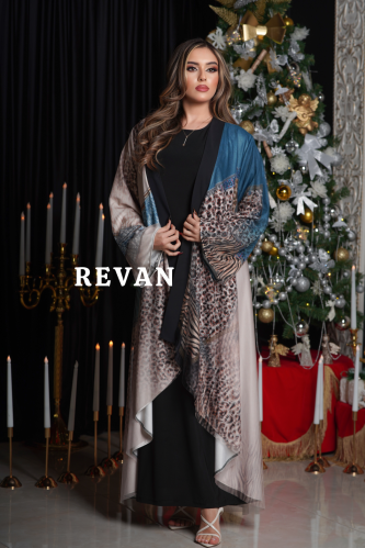 بشت بألوان متداخلة وتصميم مريح