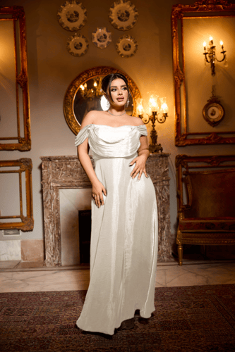 فستان سهرة بكتف واحد بطيات أنيقة من REVAN