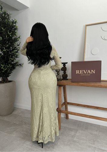 فستان عيد طويل مع جاكيت أنيق من ريڤــان