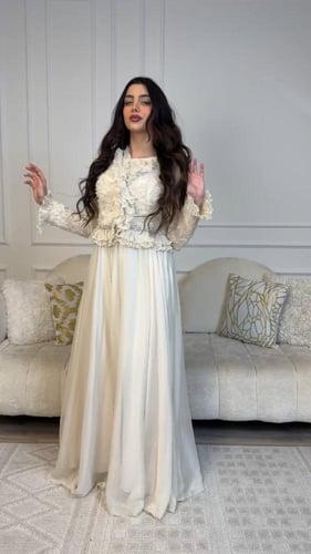 فستان عيد طويل بتفاصيل دانتيل وكرانيش ناعمة أناقة...