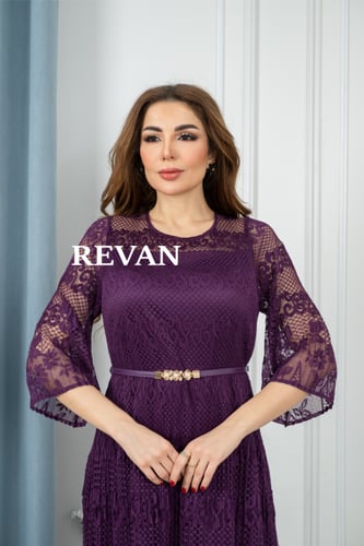 فستان دانتيل طويل ملكي