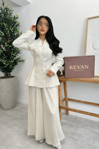 طقم عيد فاخر بتطريز جانبي وتنورة بليسيه أناقة ملكي...