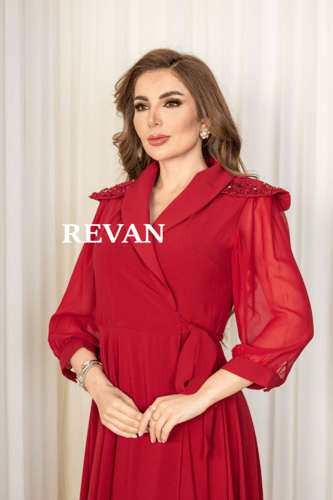 فستان أنيق بتصميم كلاسيكي فخم