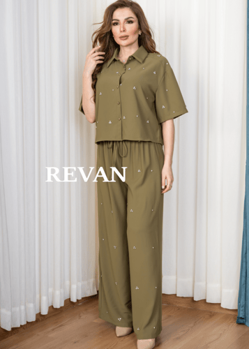 طقم أنيق بلمسات ناعمة لإطلالة كاجوال فخمة