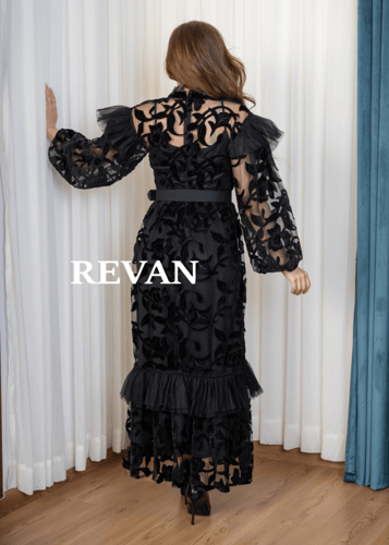 فستان فاخرة بتصميم مخملي