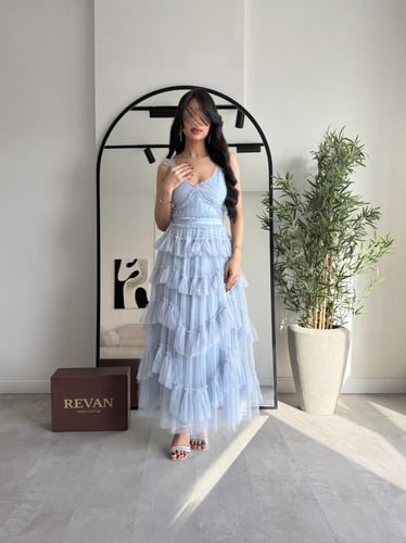 فستان عيد طويل أنيق بطبقات تول وتصميم أنثوي من ريڤ...