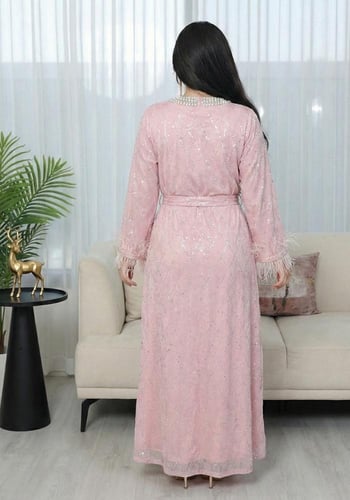 جلابية رمضانية مطرزة باللؤلؤ من ريڤــان