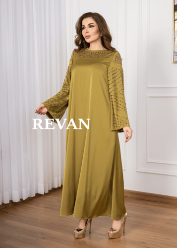 جلابية أنيقة بتطريز فاخر وأكمام واسعة