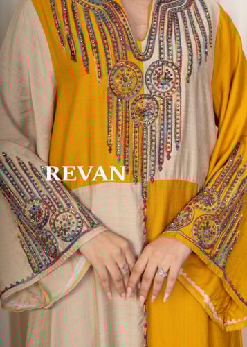 جلابية فاخرة بتطريز يدوي وتصميم تراثي