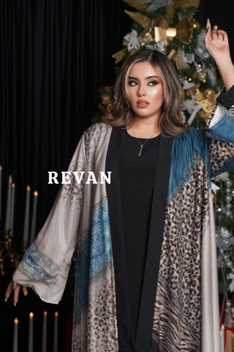 بشت بألوان متداخلة وتصميم مريح