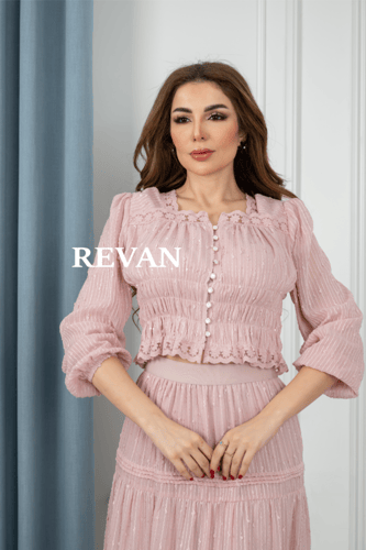 طقم أنيق من قطعتين لإطلالة مميزة