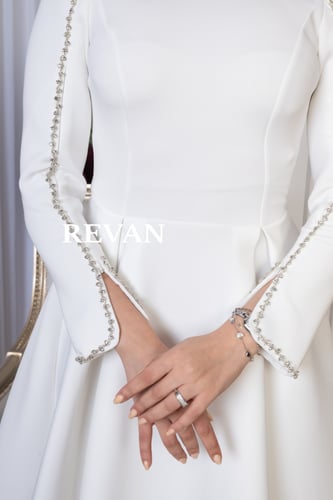 فستان ناعم بكم طويل وتطريز فاخر