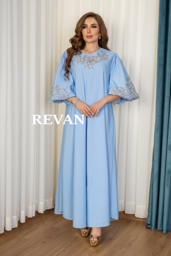 جلابية واسعة بتطريز فاخر لإطلالة أنيقة