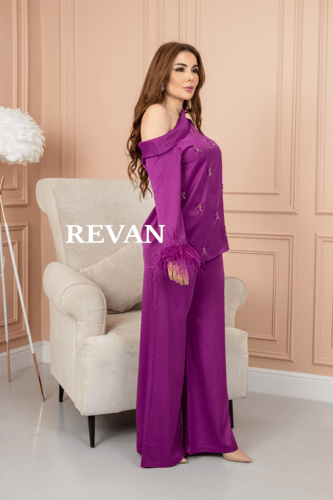 طقم مكون من بلوزة بنطلون بتصميم عصري فريد