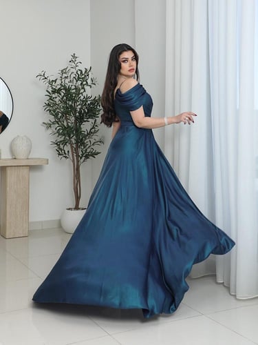 فستان سهرة بلمسة أنوثة