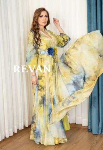 فستان ملكي بتصميم فاخر ولمسات راقية