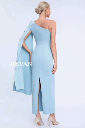 فستان سهرة فاخر بكتف واحد وتفصيلة كاب أنيقة من ريف...