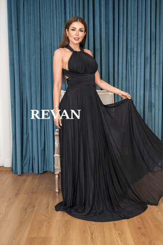 فستان سهرة بستايل هالتر وانسيابية ناعمة