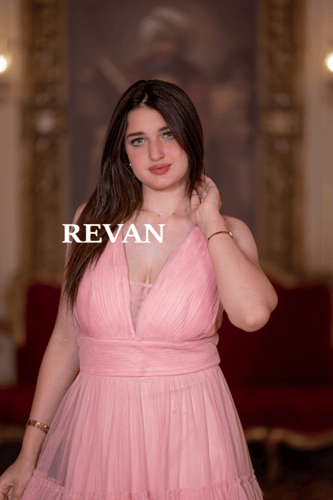 فستان تول بطبقات كسرات أنيقة وقصة واسعة