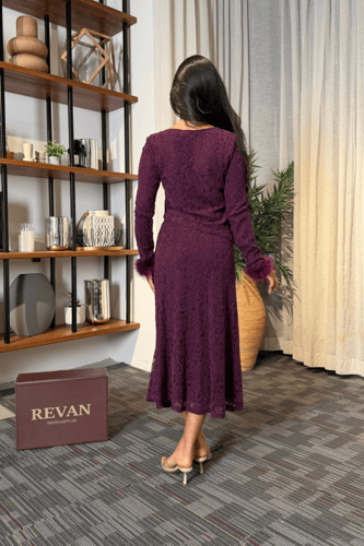 طقم عيد ميدي بأكمام طويلة وتفصيل ريش من ريڤــان