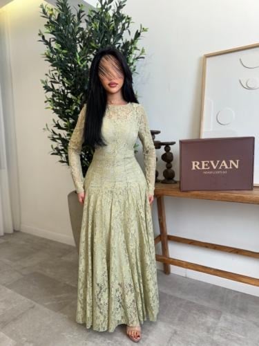 فستان عيد طويل بقصة أنثوية ناعمة فخامة كلاسيكية بل...