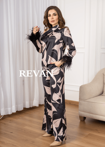 طقم راقٍ بتصميم عصري ولمسات فاخرة