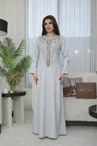 جلابية رمضانية مطرزة بتفاصيل ناعمة من ريڤــان