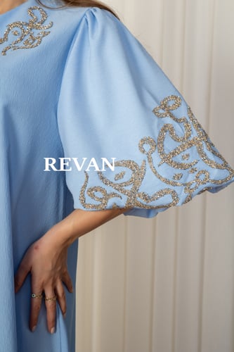 جلابية واسعة بتطريز فاخر لإطلالة أنيقة