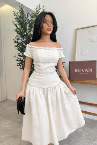 فستان عيد ميدي بتفاصيل كريستال ناعمة أناقة أنثوية...