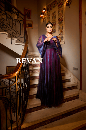 فستان سهرة بأكمام كيمونو شفافة