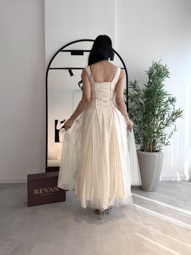 فستان عيد طويل فاخر بقصة كورسيه من ريڤــان