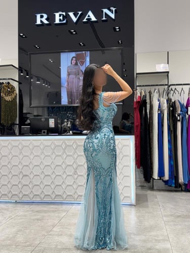 فستان سهرة مطرز فاخر من ريڤــان