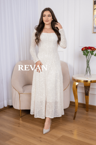 فستان فخم بلمسات براقة